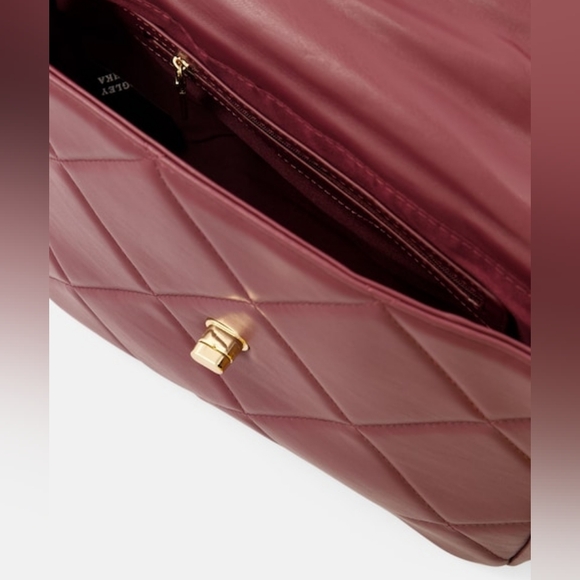 B007 - NWT MAROON BADGLEY MISCHKA QUILTED FLAP CROSSBODY BAG - MSRP $179 - Picture 3 of 3